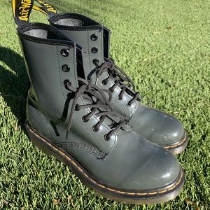 GRAY PATENT LEATHER DR. MARTENS